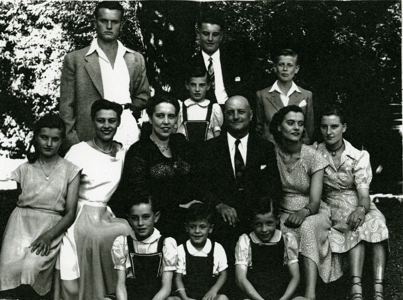 Louis et Denise avec leurs 11 enfants